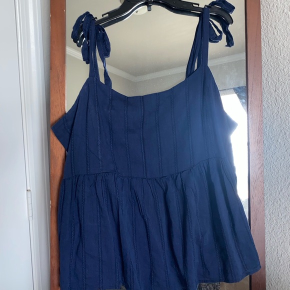 Navy blue old navy tank top with tie sleeves - Picture 2 of 2